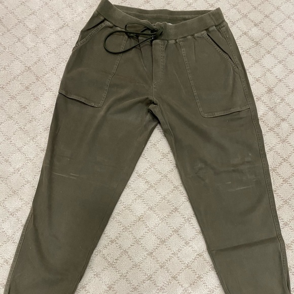 Community joggers - Picture 1 of 3